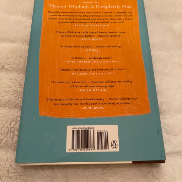 Eleanor Oliphant is completely fine by Gail Honeyman - Picture 2 of 3